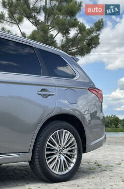 Внедорожник / Кроссовер Mitsubishi Outlander 2020 в 
