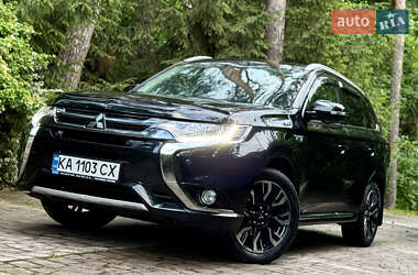 Внедорожник / Кроссовер Mitsubishi Outlander 2015 в Киеве