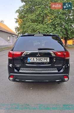 Внедорожник / Кроссовер Mitsubishi Outlander 2018 в 