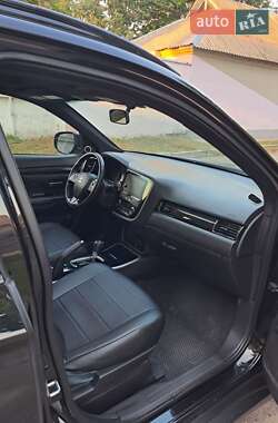 Внедорожник / Кроссовер Mitsubishi Outlander 2018 в 