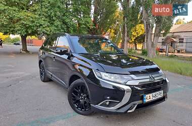 Внедорожник / Кроссовер Mitsubishi Outlander 2018 в 