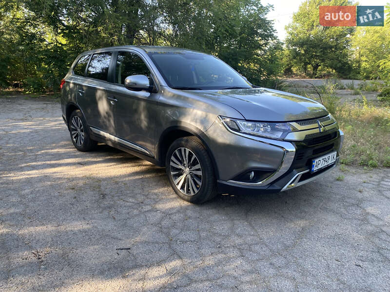 Позашляховик / Кросовер Mitsubishi Outlander 2021 в Запоріжжі