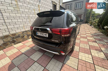 Позашляховик / Кросовер Mitsubishi Outlander 2018 в 