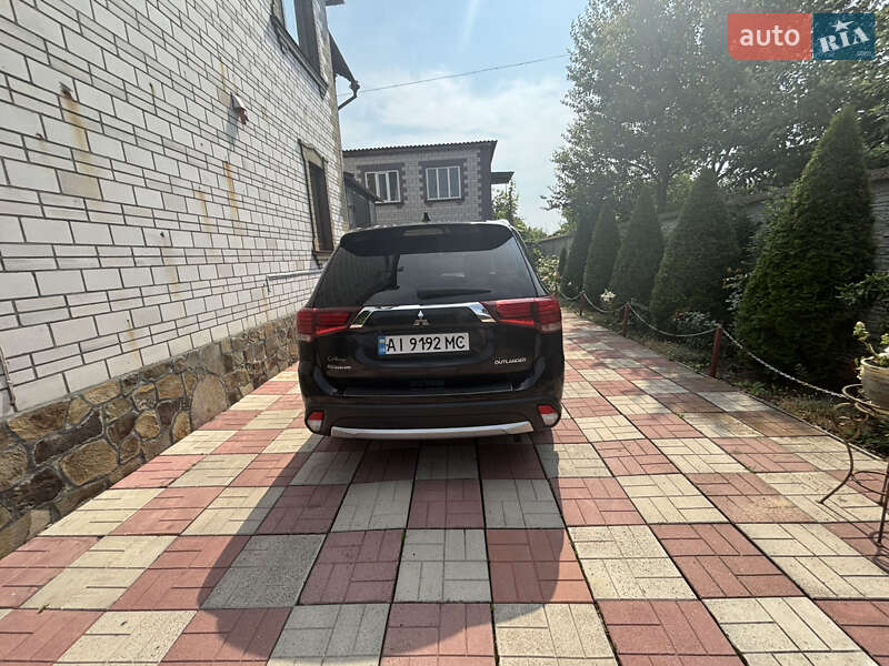 Внедорожник / Кроссовер Mitsubishi Outlander 2018 в Киеве