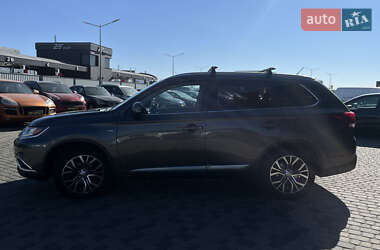 Внедорожник / Кроссовер Mitsubishi Outlander 2015 в 