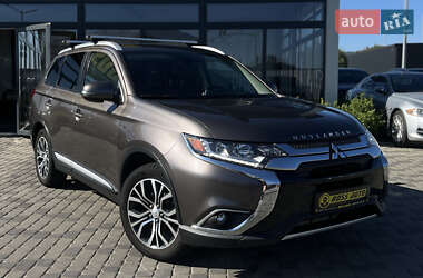 Позашляховик / Кросовер Mitsubishi Outlander 2015 в Мукачевому