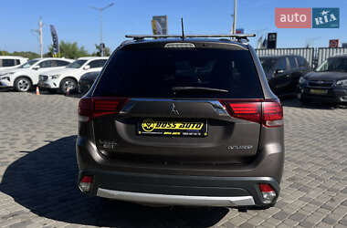 Внедорожник / Кроссовер Mitsubishi Outlander 2015 в 