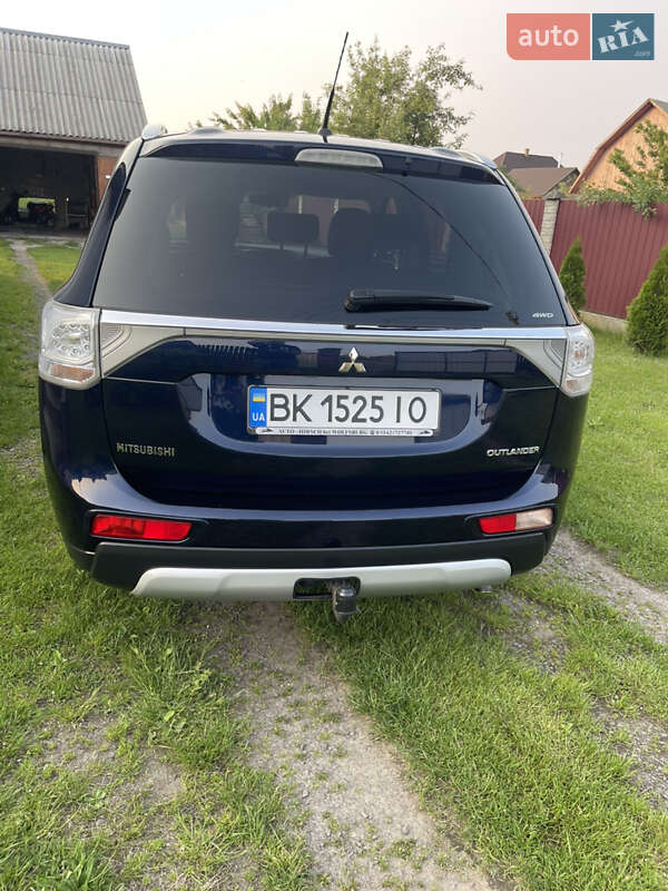 Внедорожник / Кроссовер Mitsubishi Outlander 2015 в Владимирце
