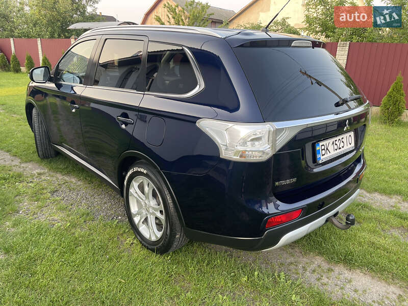 Внедорожник / Кроссовер Mitsubishi Outlander 2015 в Владимирце