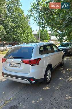 Внедорожник / Кроссовер Mitsubishi Outlander 2021 в 