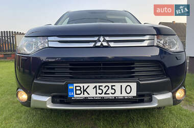 Внедорожник / Кроссовер Mitsubishi Outlander 2015 в 