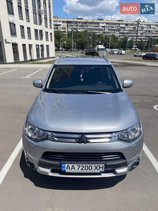 Mitsubishi Outlander 2015
