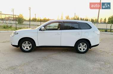 Внедорожник / Кроссовер Mitsubishi Outlander 2012 в 