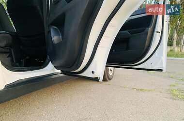 Внедорожник / Кроссовер Mitsubishi Outlander 2012 в 