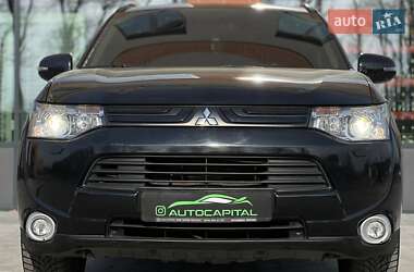 Внедорожник / Кроссовер Mitsubishi Outlander 2012 в 