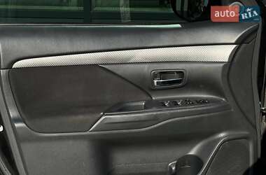 Внедорожник / Кроссовер Mitsubishi Outlander 2012 в 