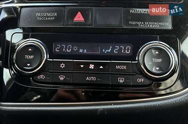 Внедорожник / Кроссовер Mitsubishi Outlander 2012 в 