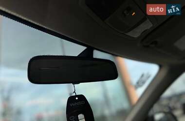 Внедорожник / Кроссовер Mitsubishi Outlander 2012 в 