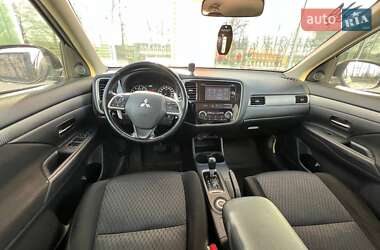 Внедорожник / Кроссовер Mitsubishi Outlander 2012 в 