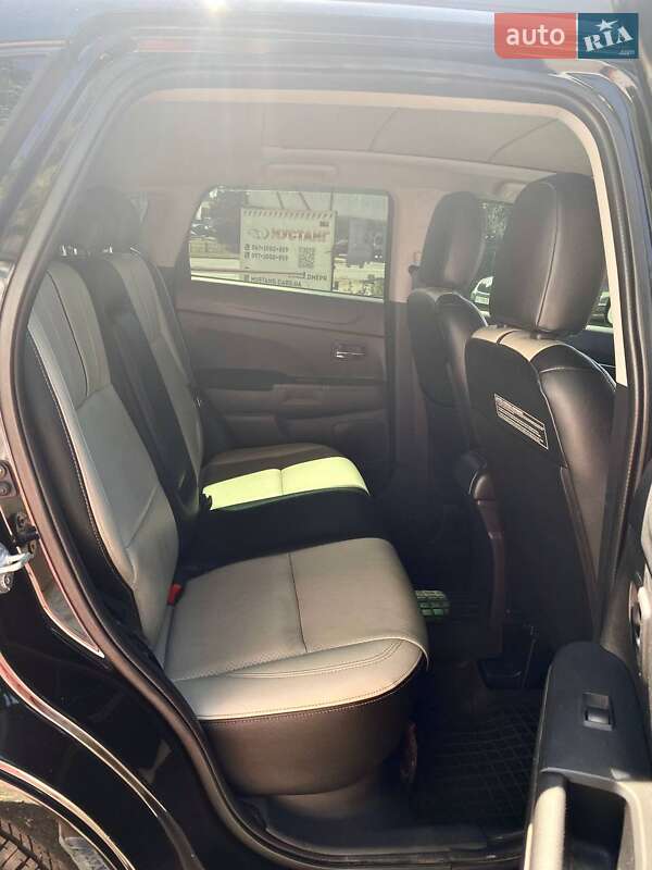 Внедорожник / Кроссовер Mitsubishi Outlander 2013 в Днепре