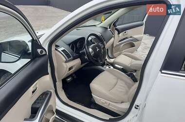 Позашляховик / Кросовер Mitsubishi Outlander 2011 в 
