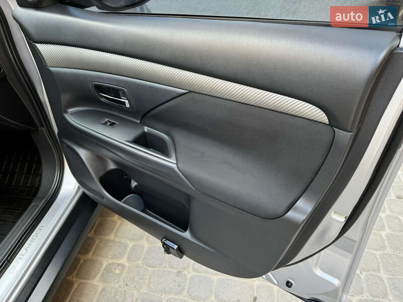 Внедорожник / Кроссовер Mitsubishi Outlander 2013 в Виннице