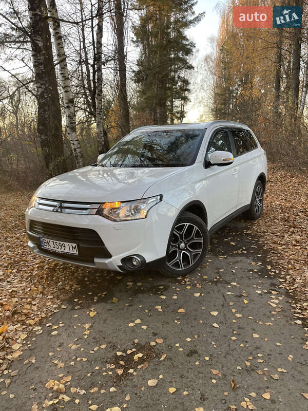 Внедорожник / Кроссовер Mitsubishi Outlander 2014 в Хмельницком