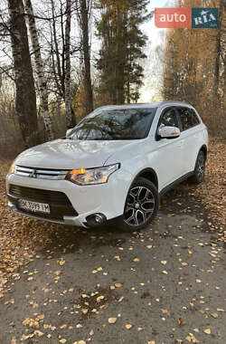 Внедорожник / Кроссовер Mitsubishi Outlander 2014 в 