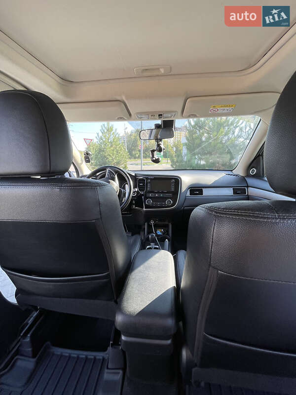 Внедорожник / Кроссовер Mitsubishi Outlander 2014 в Хмельницком