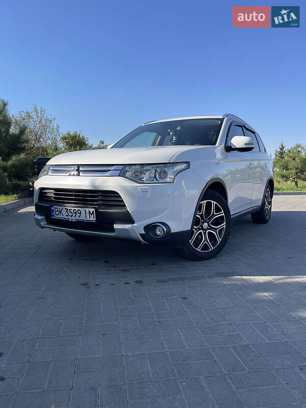 Внедорожник / Кроссовер Mitsubishi Outlander 2014 в Хмельницком