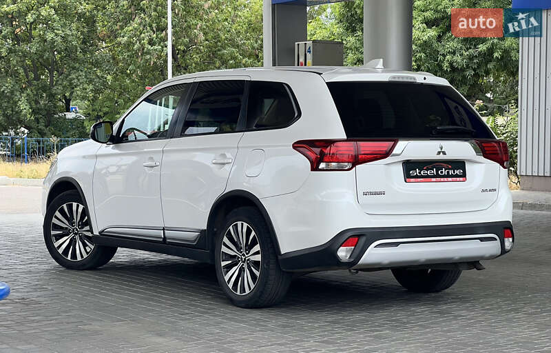 Внедорожник / Кроссовер Mitsubishi Outlander 2018 в Николаеве