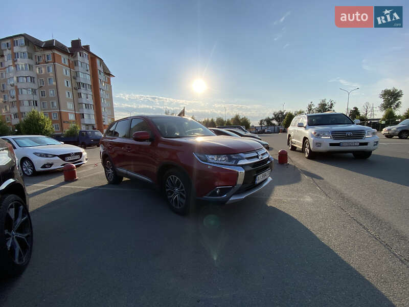 Внедорожник / Кроссовер Mitsubishi Outlander 2016 в Киеве
