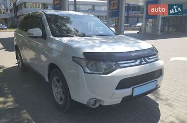 Внедорожник / Кроссовер Mitsubishi Outlander 2012 в 