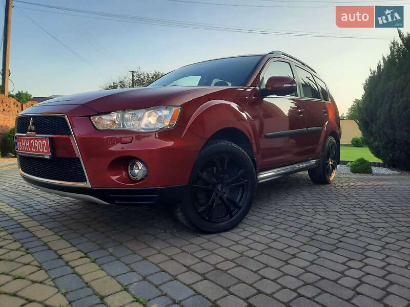 Внедорожник / Кроссовер Mitsubishi Outlander 2012 в Стрые