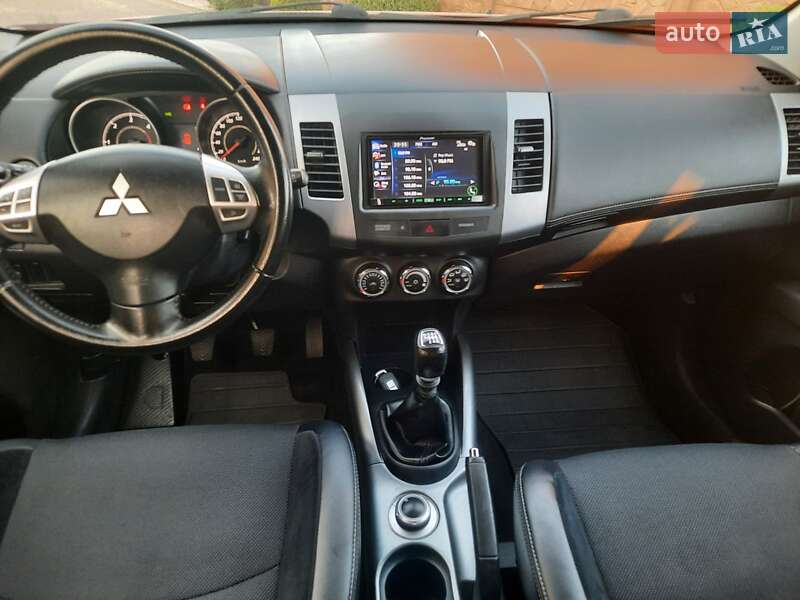 Внедорожник / Кроссовер Mitsubishi Outlander 2012 в Стрые