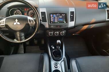Внедорожник / Кроссовер Mitsubishi Outlander 2012 в 