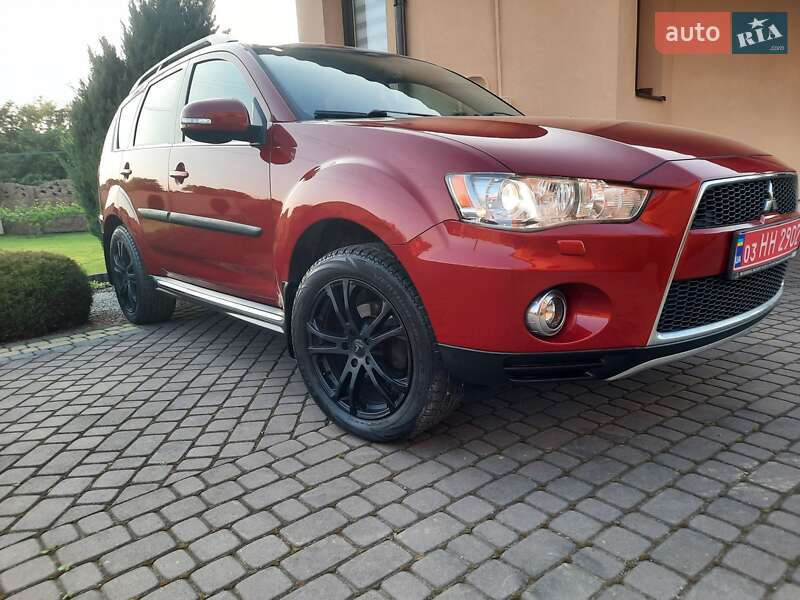 Внедорожник / Кроссовер Mitsubishi Outlander 2012 в Стрые