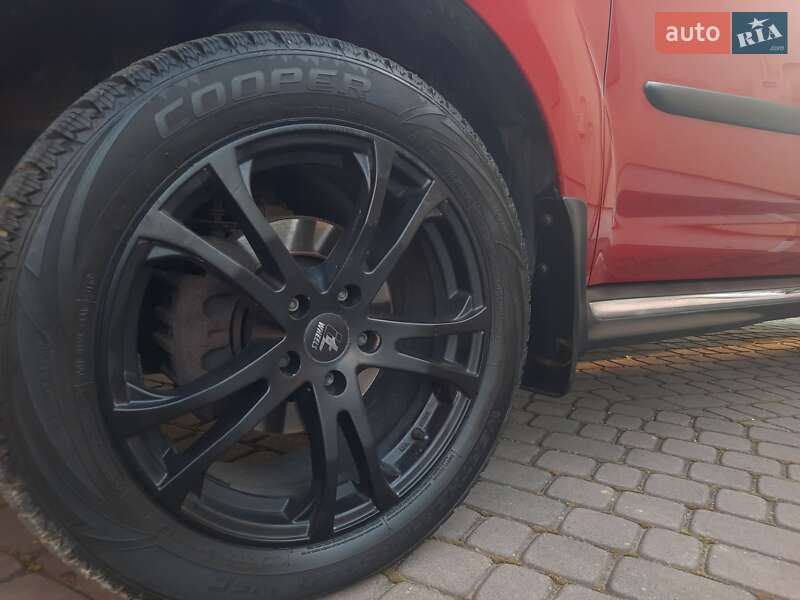 Внедорожник / Кроссовер Mitsubishi Outlander 2012 в Стрые