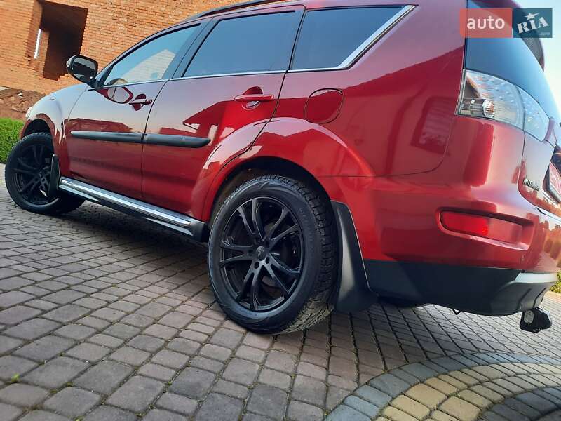Внедорожник / Кроссовер Mitsubishi Outlander 2012 в Стрые