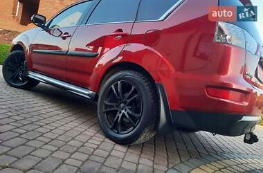 Внедорожник / Кроссовер Mitsubishi Outlander 2012 в 
