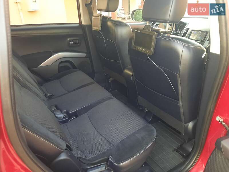 Внедорожник / Кроссовер Mitsubishi Outlander 2012 в Стрые