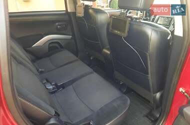 Внедорожник / Кроссовер Mitsubishi Outlander 2012 в 