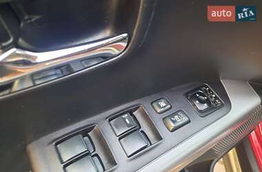 Внедорожник / Кроссовер Mitsubishi Outlander 2012 в 