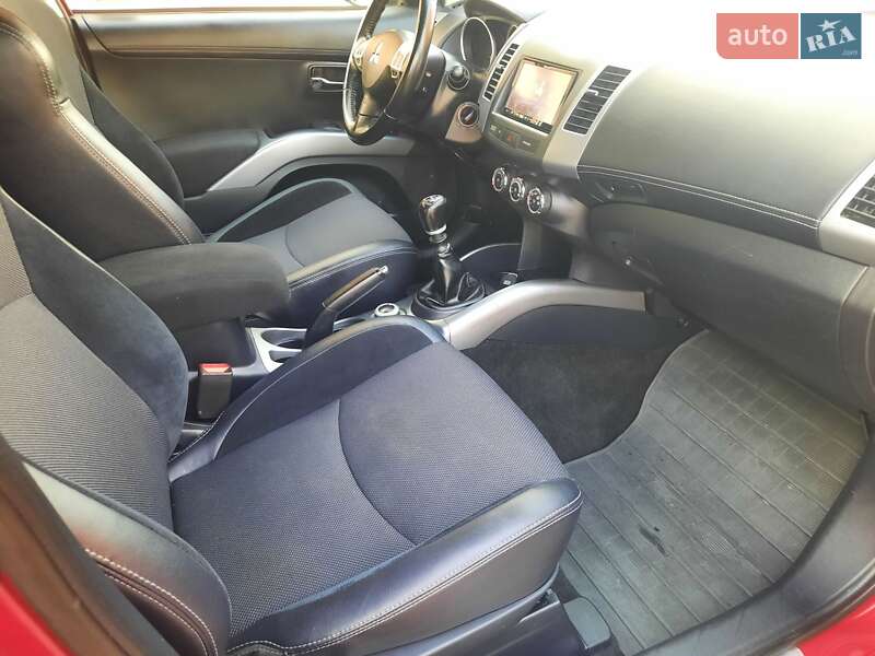 Внедорожник / Кроссовер Mitsubishi Outlander 2012 в Стрые