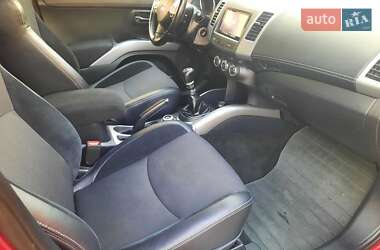 Внедорожник / Кроссовер Mitsubishi Outlander 2012 в 