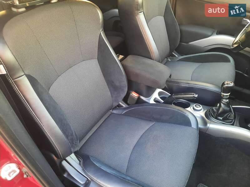 Внедорожник / Кроссовер Mitsubishi Outlander 2012 в Стрые