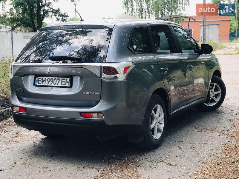 Внедорожник / Кроссовер Mitsubishi Outlander 2013 в Ахтырке