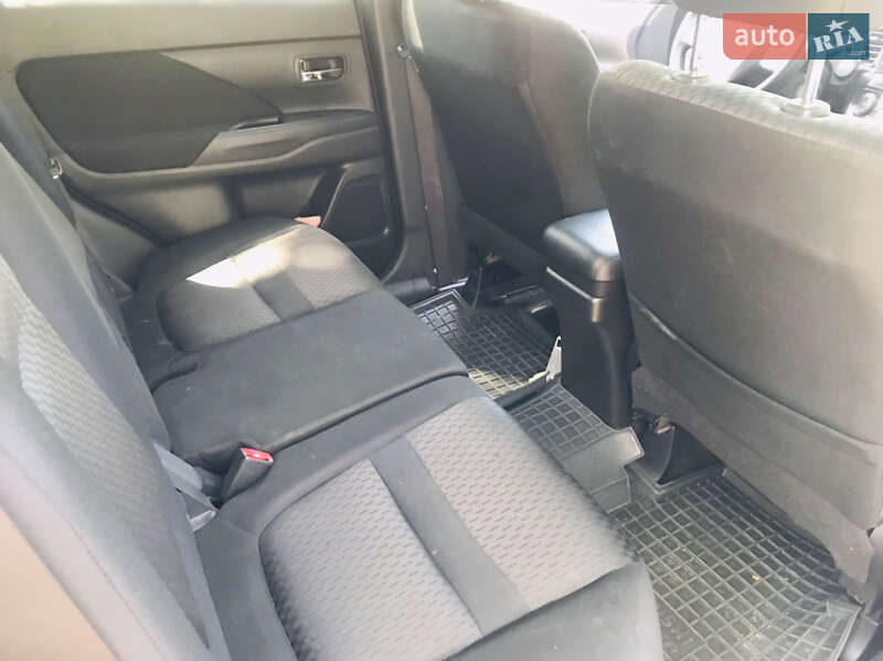 Внедорожник / Кроссовер Mitsubishi Outlander 2013 в Ахтырке