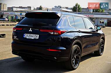 Внедорожник / Кроссовер Mitsubishi Outlander 2022 в 