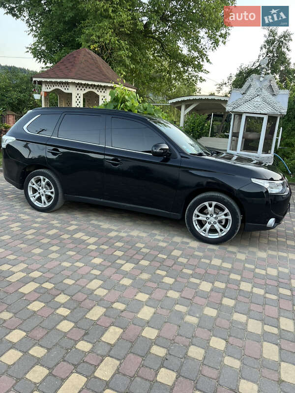 Внедорожник / Кроссовер Mitsubishi Outlander 2012 в Коломые